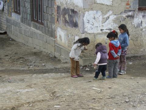 Roma children in Slovak settlement