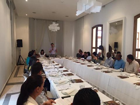 Meeting between Victims Participation Roundtable members in Cartagena and political parties to discuss public policies impacting victims.